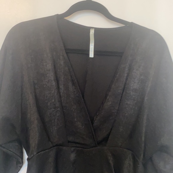 Black silky peplum top - Picture 2 of 2